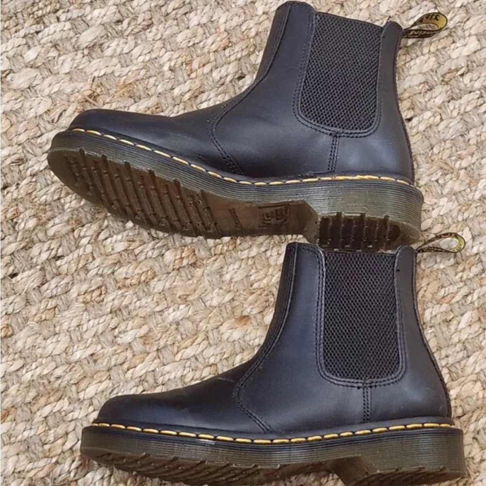 Dr Martens Smooth Leather Pull On Chelsea Boots (2976) Black US 8 EUR 39 - Picture 5 of 6